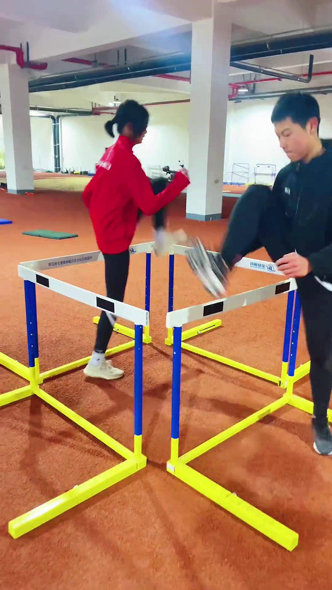 栏架练习田径训练 体育竞技 青少年体育 专项训练 冬训 抖音创作者