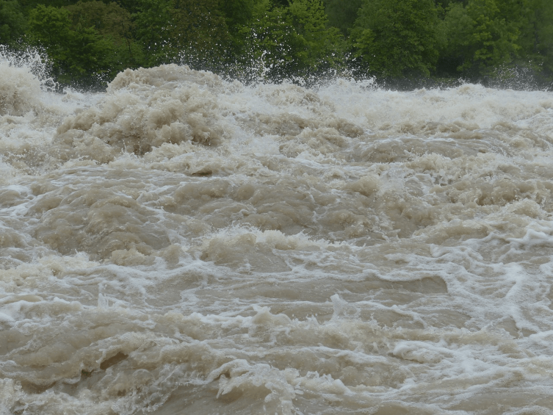 洞庭湖决堤,古建筑被毁…暴雨洪灾之下,建筑师应该背负起更大的责任