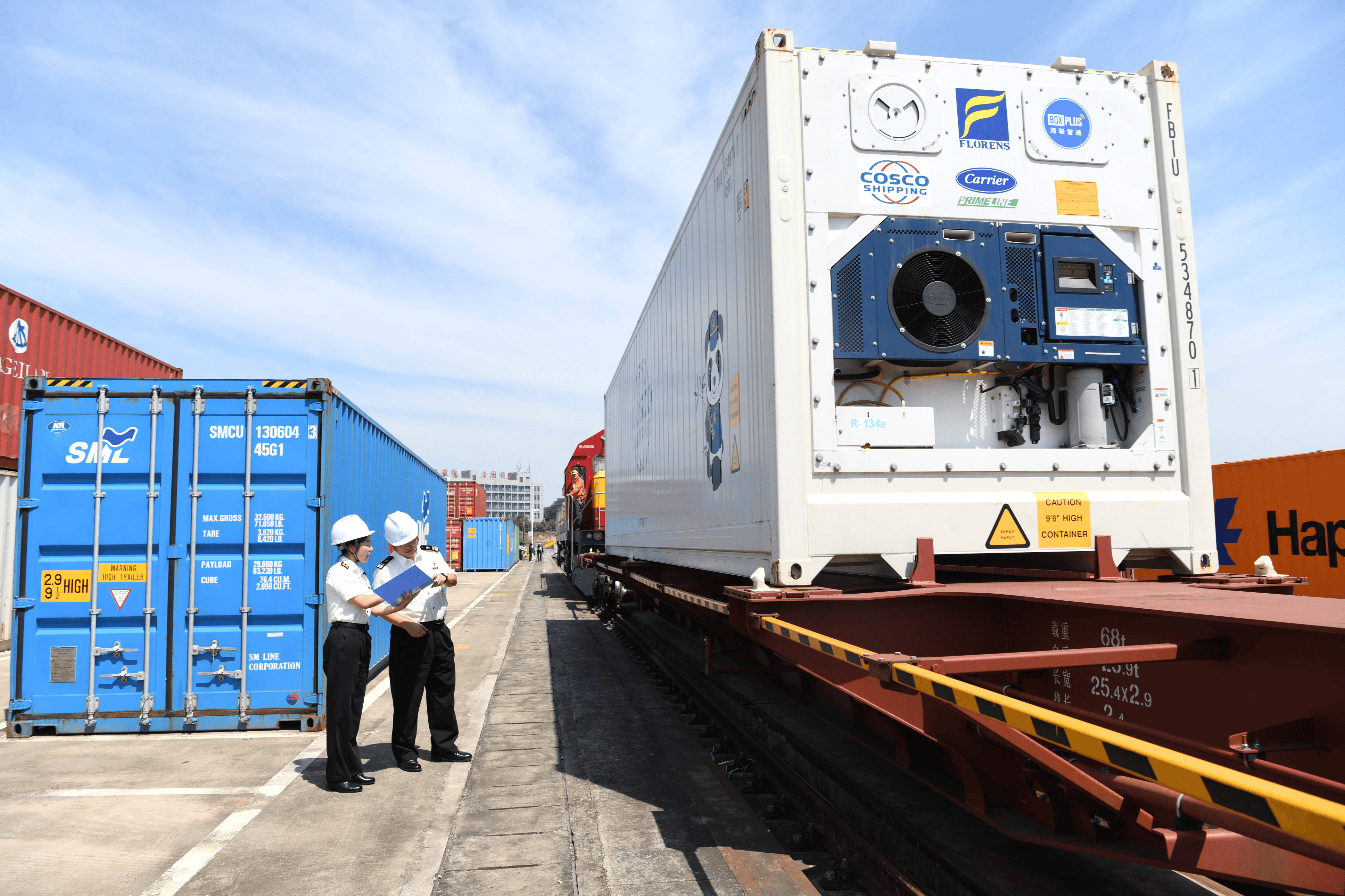 畅通冷链物流新通道 全省首趟冷链进口榴莲海铁联运班列抵达南昌国际