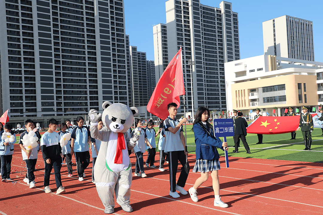 无论在任何季节,场合,滨海华附学子都能穿出校服之美,穿出青春之