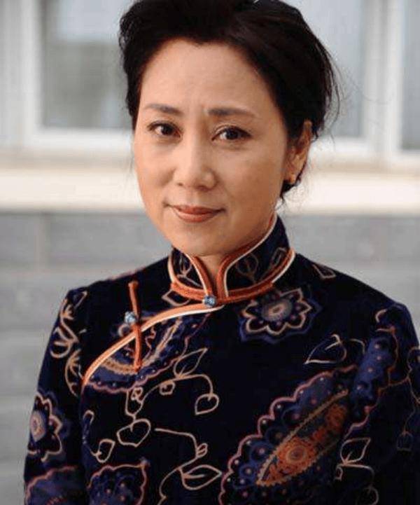 婚姻幸福,家庭美满的李岚,同样收获了自己的精彩