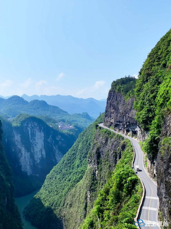 鹤峰:绝壁上的雕崖公路_万丈深渊_风景_世纪