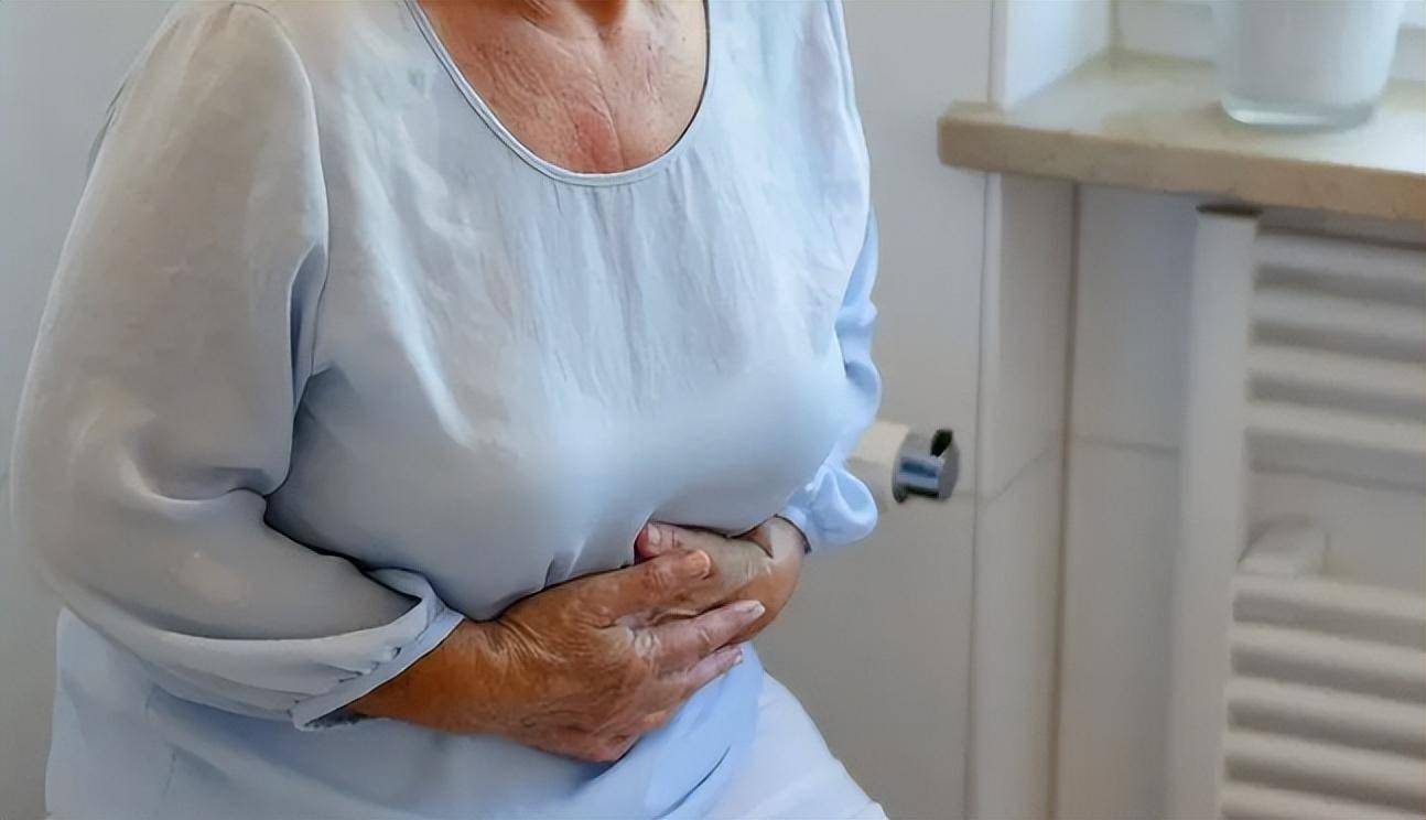 胃溃疡患者,若出现这两种情况,说明情况更严重了,尽早就医!