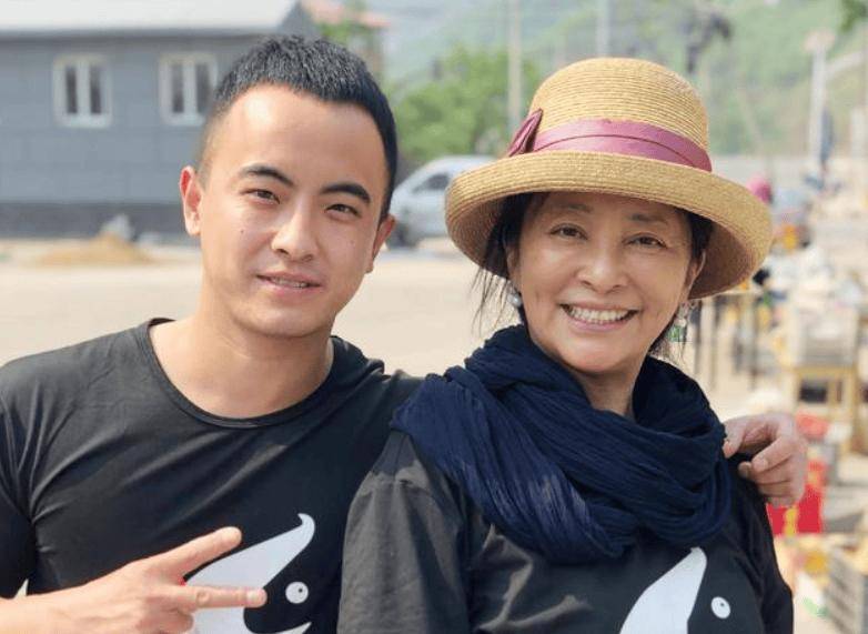 只是当其再次回到影坛时,她能演的角色被限制了很多,大多都是婆婆妈妈