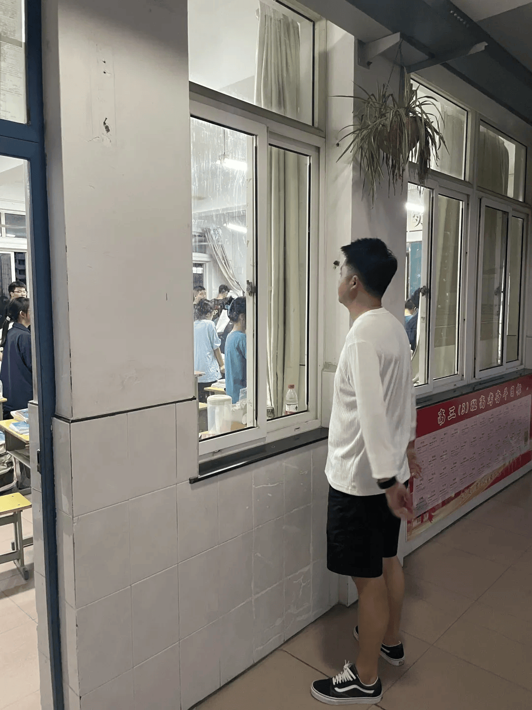 县优秀农村工作指导员,在2022年7月被评为2021学年天台县"学雷锋标兵"