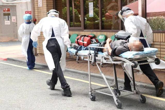 原创台湾新冠死亡病例暴增55%！周感染人次达12.6万，止疼药大幅涨价
