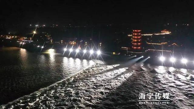 观潮节前后,选取有特色的海宁人文地理,传统习俗,名人文化,旅游景点