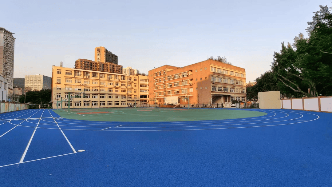 学校名称:瑞安市隆山实验小学学校地址:瑞安市安阳街道塘河南路122号