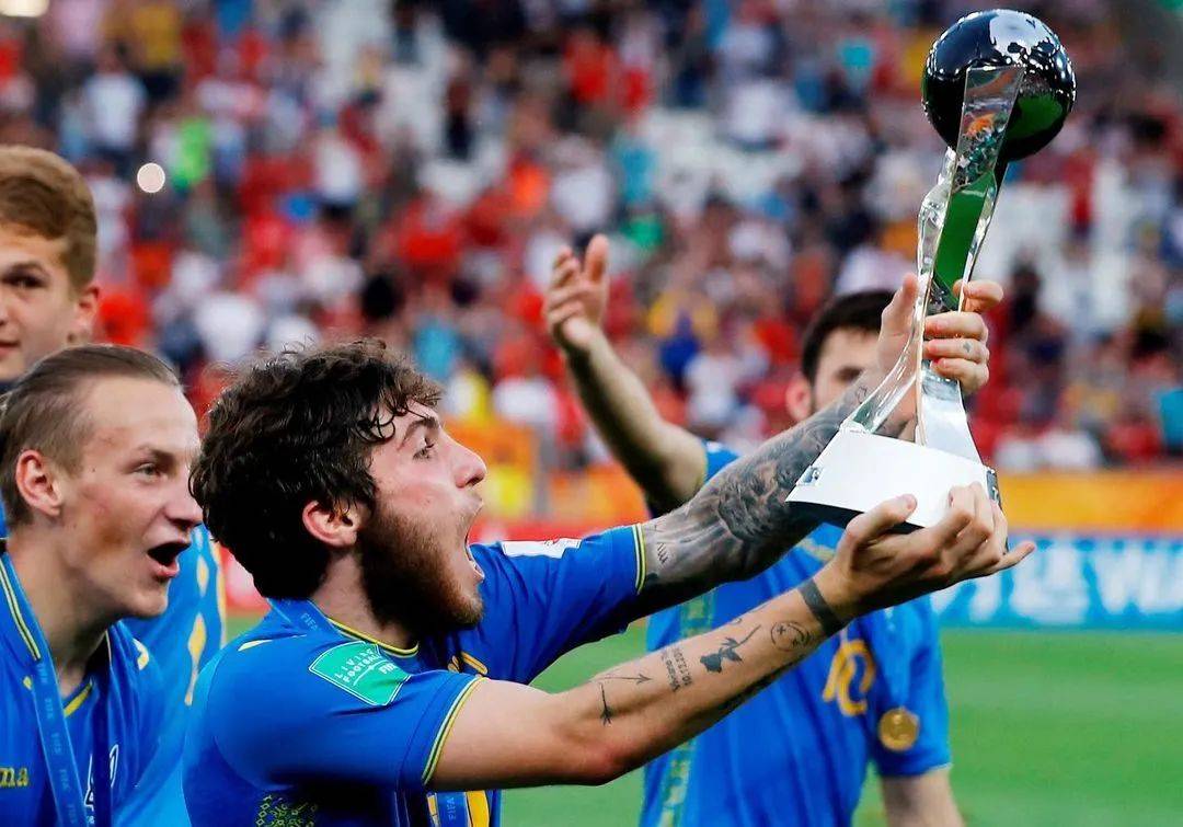 的混血中卫萨索洛夫,以及捷克豪门布拉格斯巴达培养的后卫格拉什维利