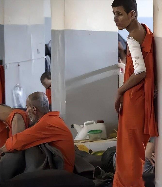 迪拜"地狱"监狱被曝光,20个女囚关一间牢房,被殴打电击成日常