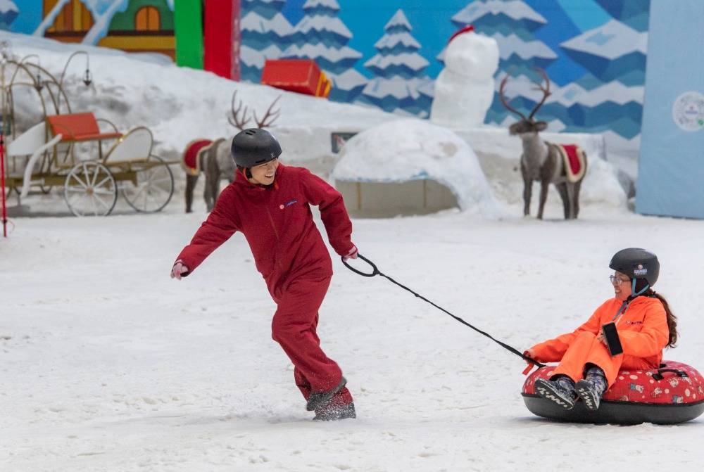 图片新闻|沙坪坝:夏日掀起"滑雪"热