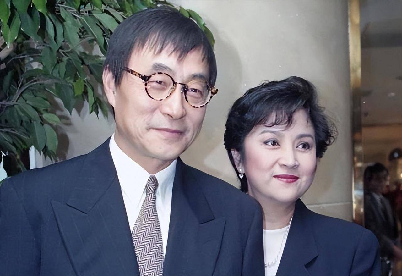 一婚为爱嫁谢贤,二婚演28年假夫妻,"初代玉女"为何如此下场?