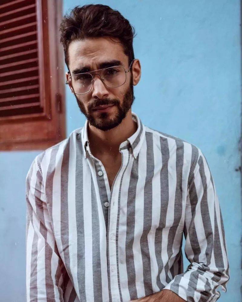 国字脸是男生常见的脸型,不用过于担心,因为这脸型只会让你看起来更