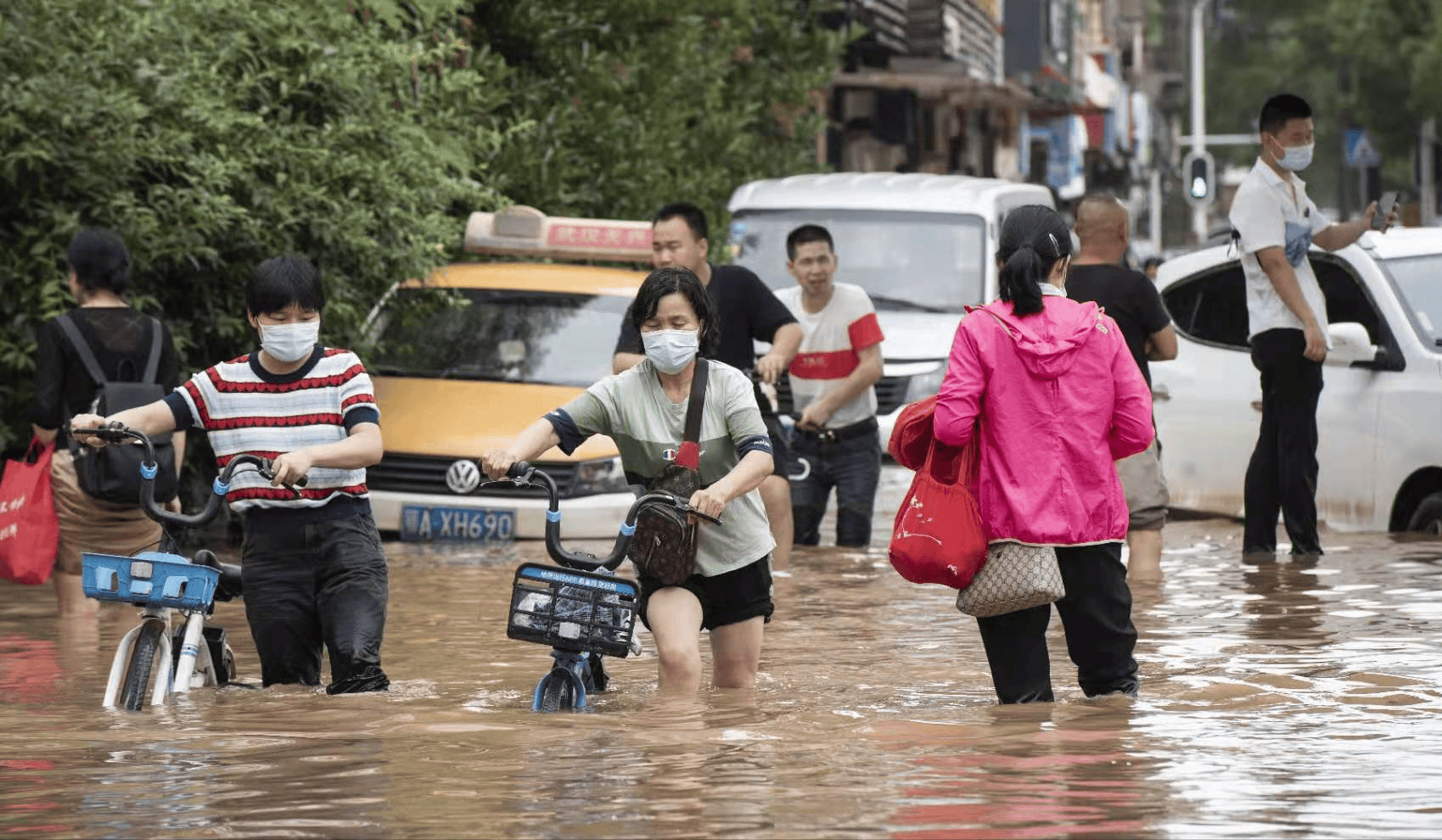 十堰暴雨图片