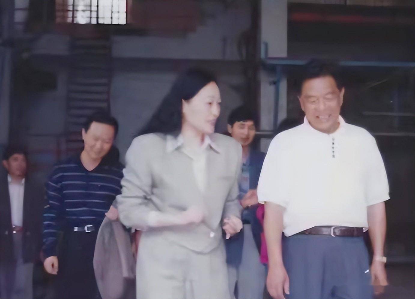 "女总裁"刘明明:40岁在餐馆洗碗,70岁当总经理,拿下过8亿订单