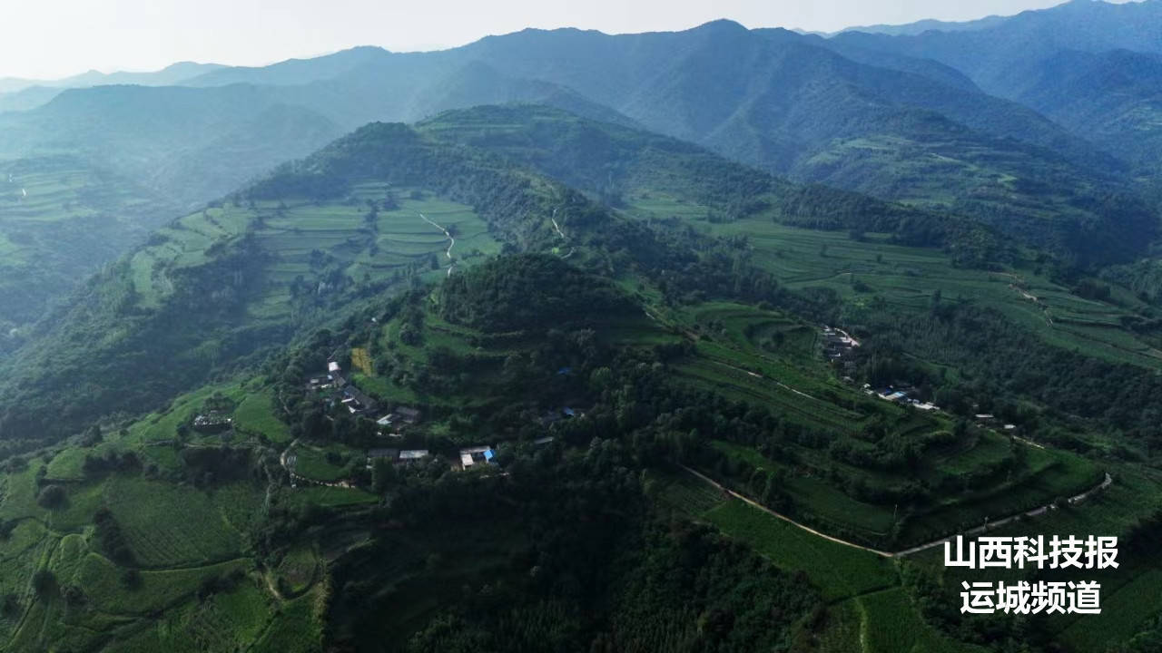 夏县:中条山宛如水墨画