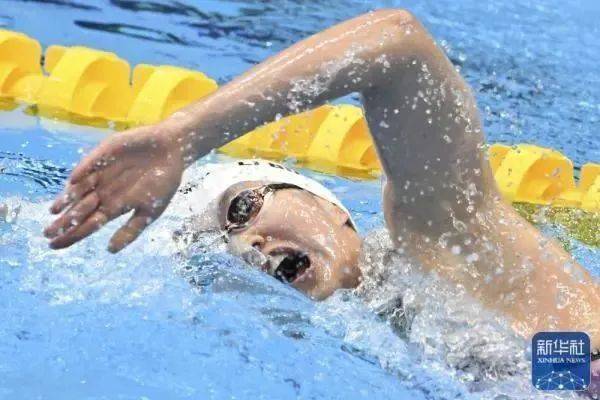 李冰洁获得了4*200米自由泳接力金牌,女子400米自由泳铜牌