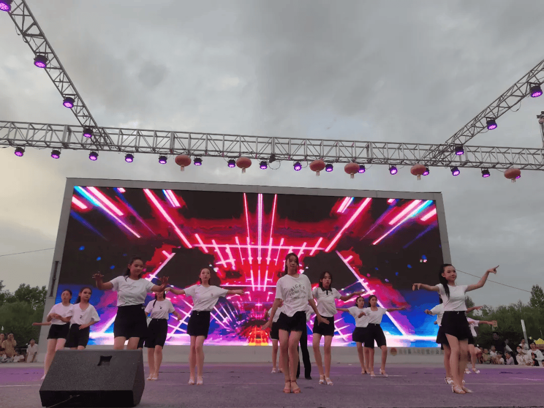 高台县2024年百姓大舞台第九场"一起向未来"艺术机构大联欢文艺演出