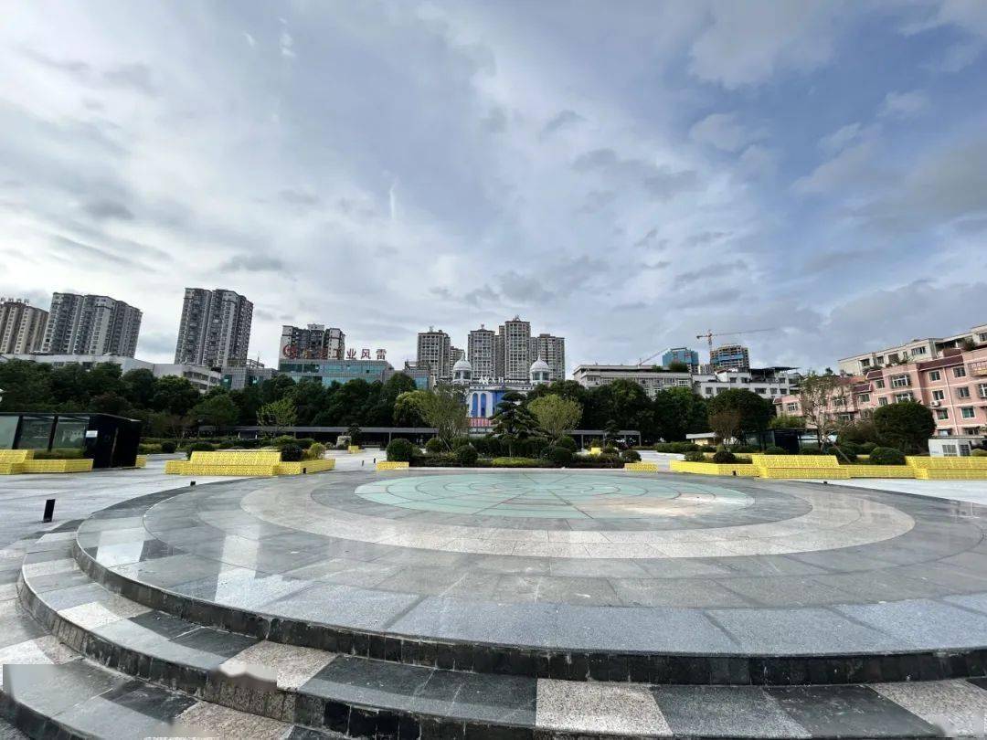 【创文进行时】南马广场旧貌换新颜,多功能设施受市民点赞!