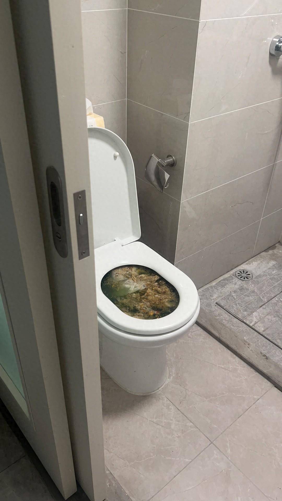 新屋厕所三周反涌3次!业主惊呼:"屎海一样"