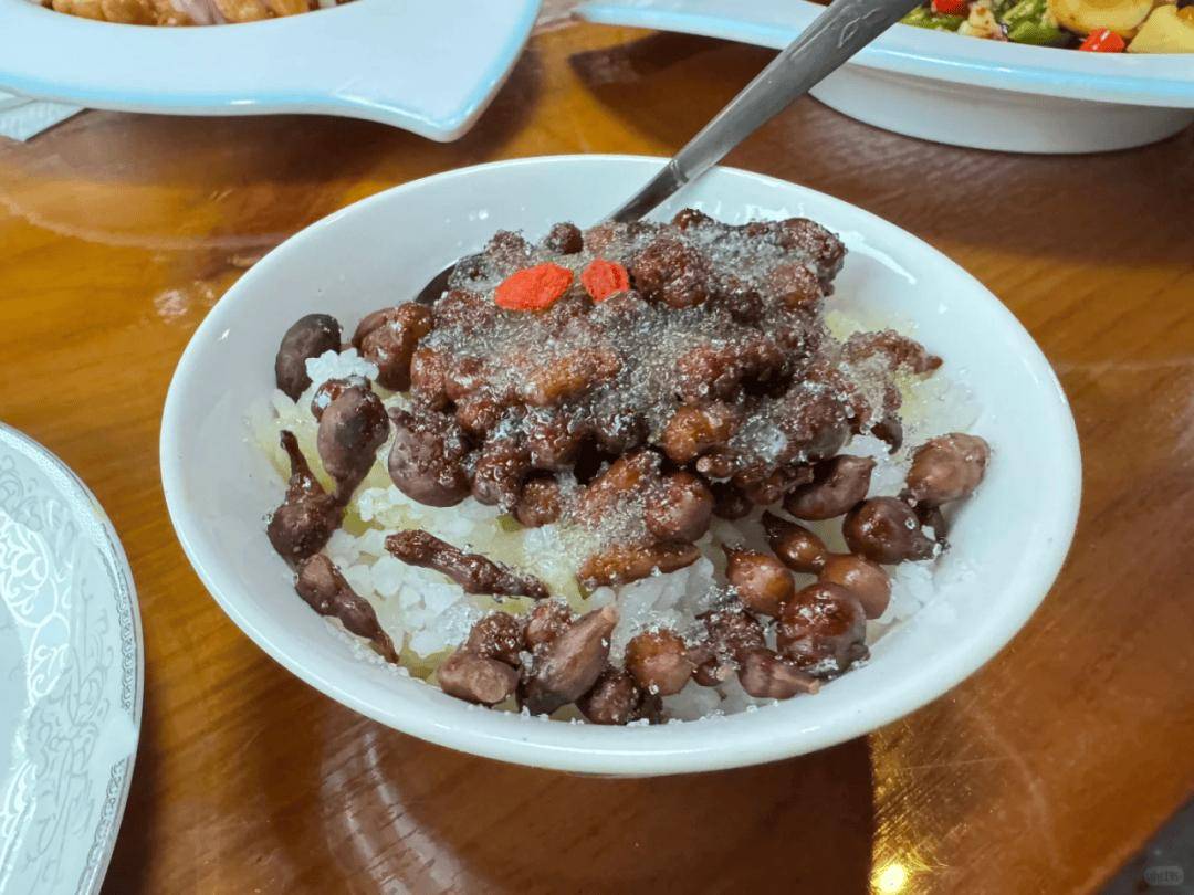 除了蕨麻米饭,从小吃着蕨麻根,羊肚
