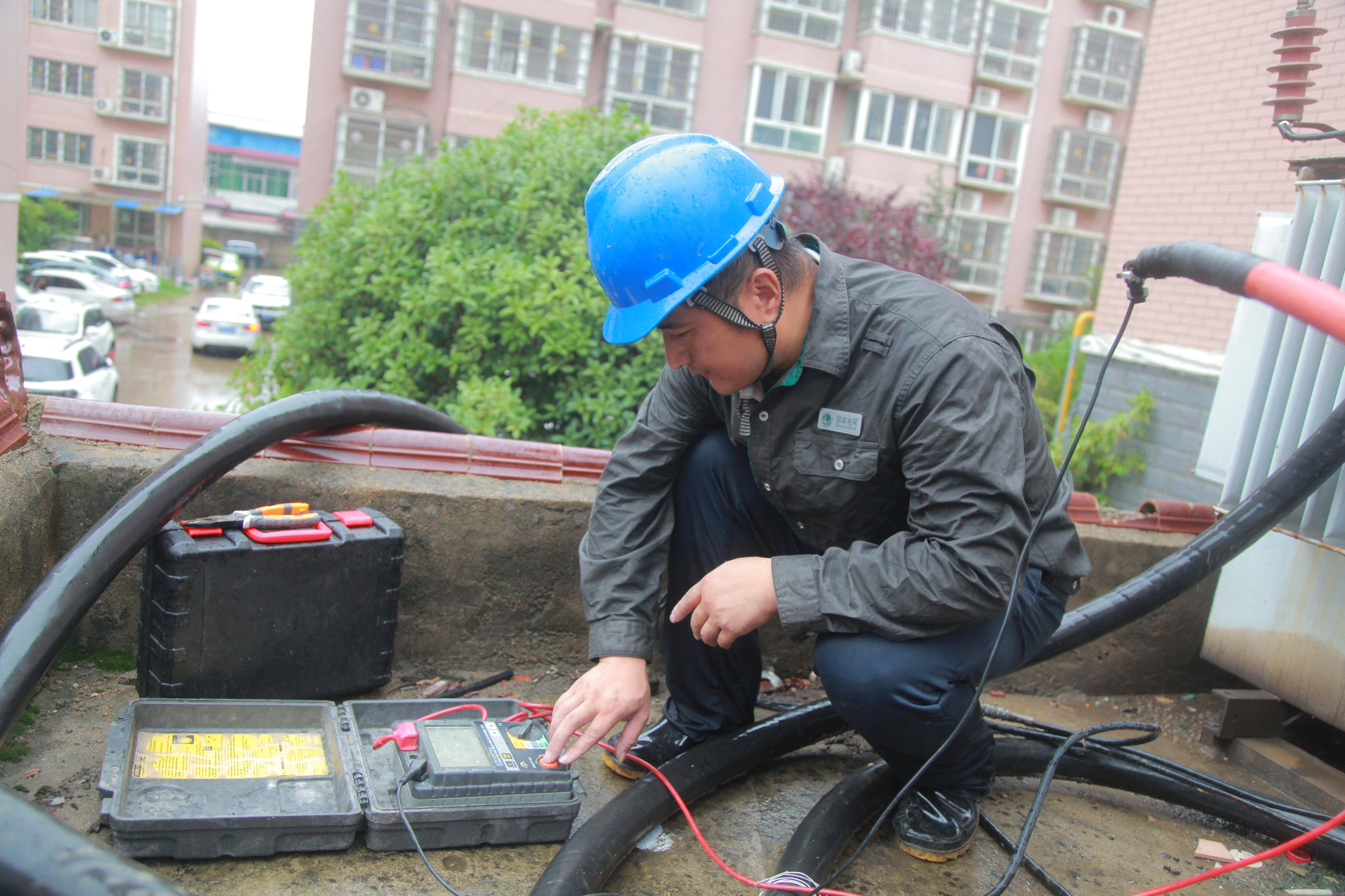 国网柘城县供电公司:冒雨协助小区抢修 及时恢复居民用电