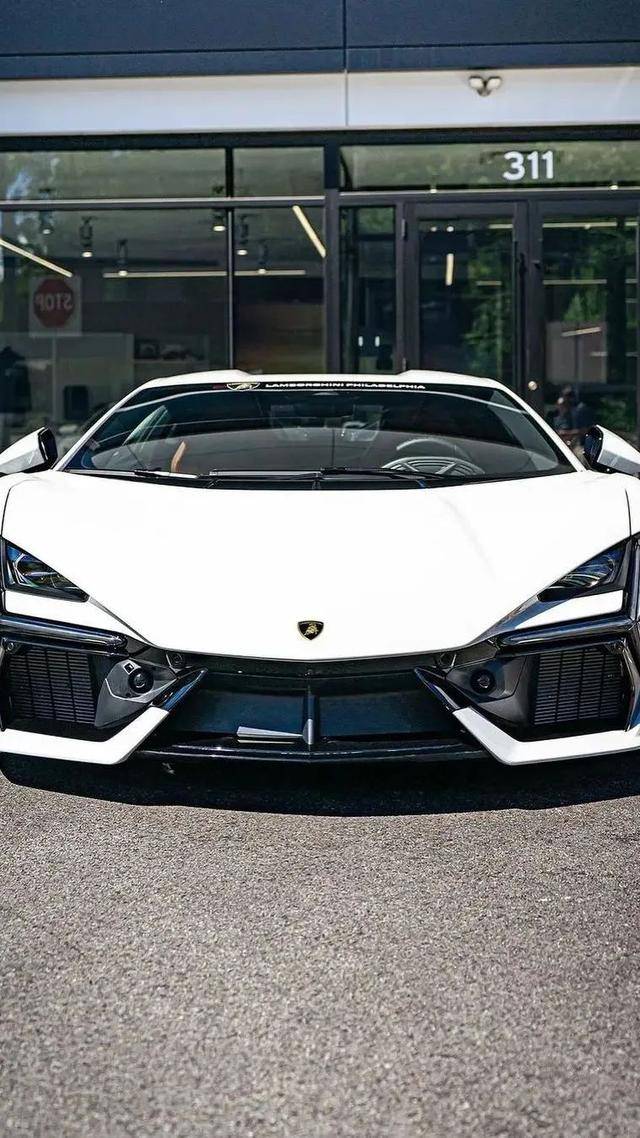 兰博基尼大牛revuelto 高清壁纸