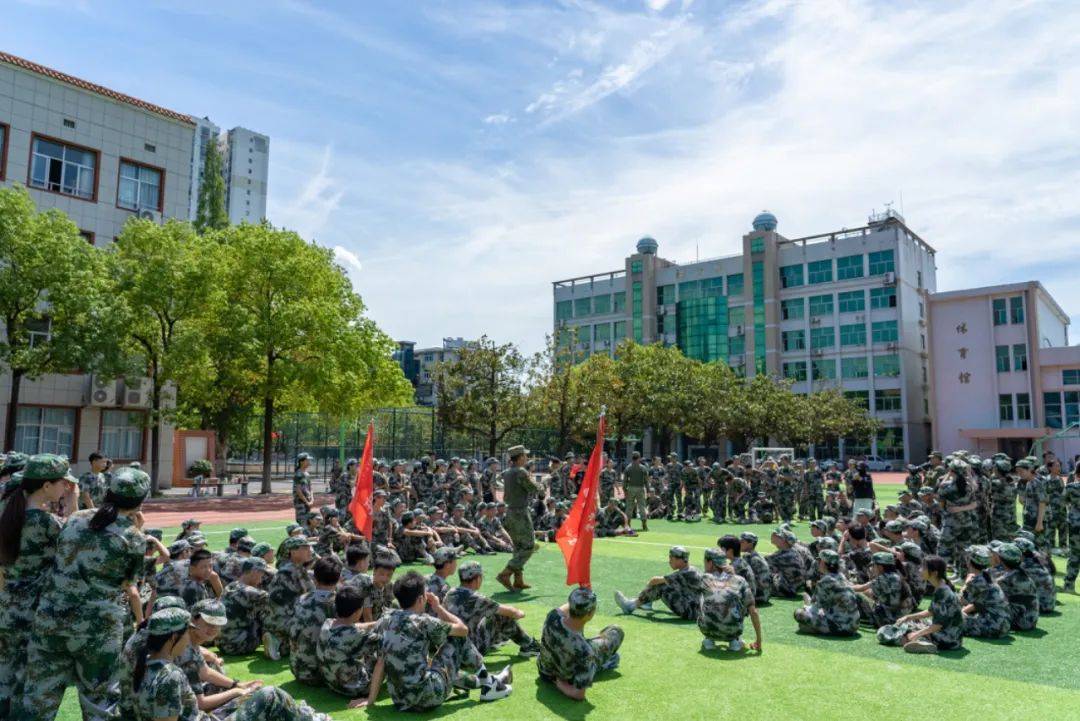 军训季 | 纸短情长,一份寄语一份陪伴!军训很苦,有你们很甜