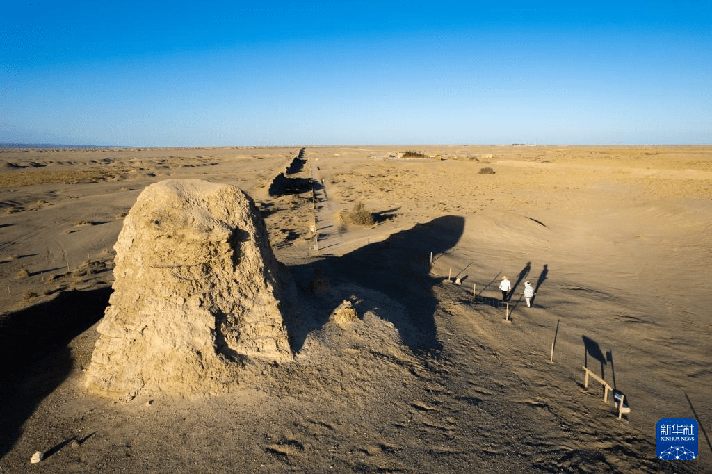图片故事丨戈壁夫妻扎根大漠18年守护汉长城