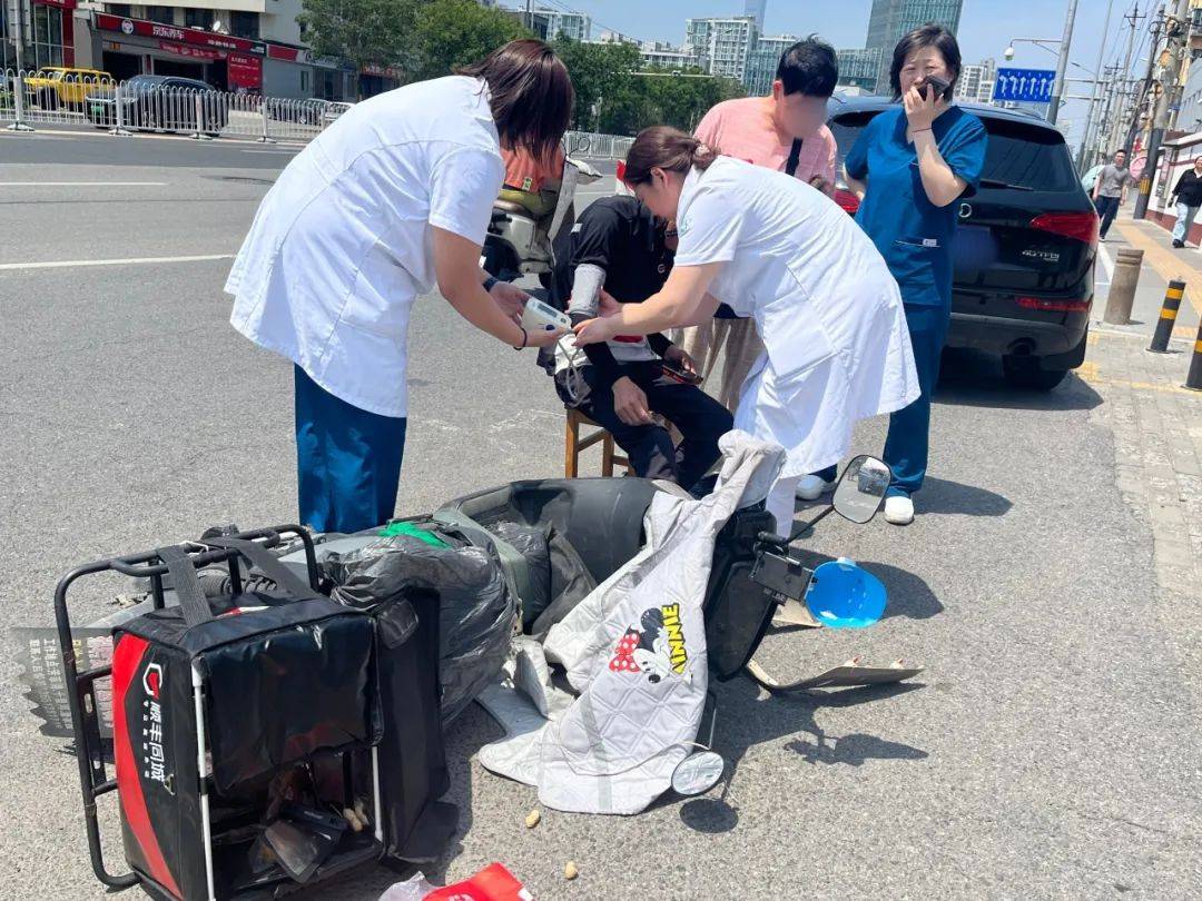 温暖"医"瞬间 | 车祸现场,附近3名医护紧急施救