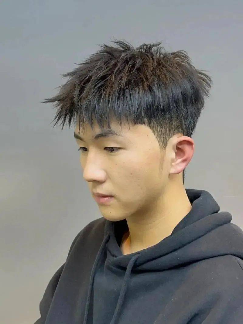 当代小鲜肉必剪的两款发型，谁剪谁变帅_摩根_男生_教程