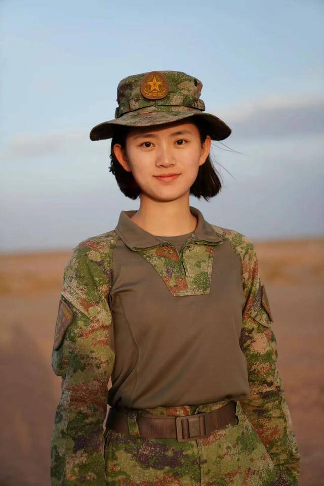 部队女兵训练图片