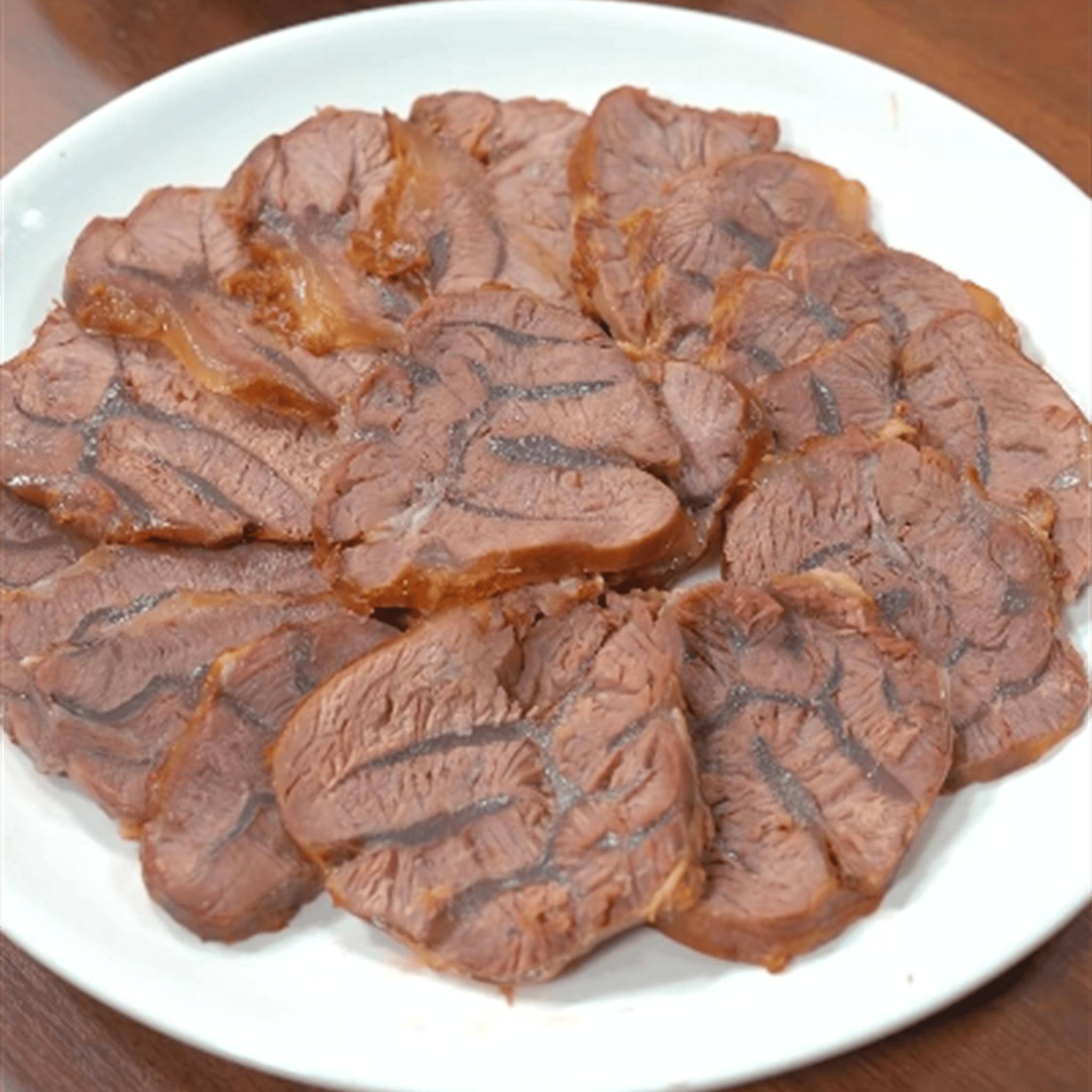 牛腱子肉怎么卤好看又好吃,卤出绝美,揭秘色香味俱佳的秘制技巧