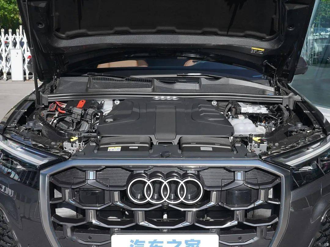 另外新款sq7也将延续4.0t v8发动机,整车的改动幅度不大.『新款奥迪