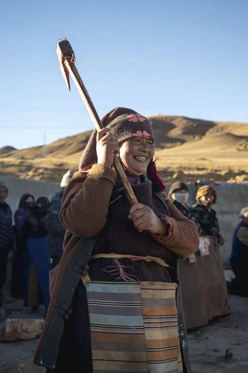 哲古镇:风,牛羊,发电机