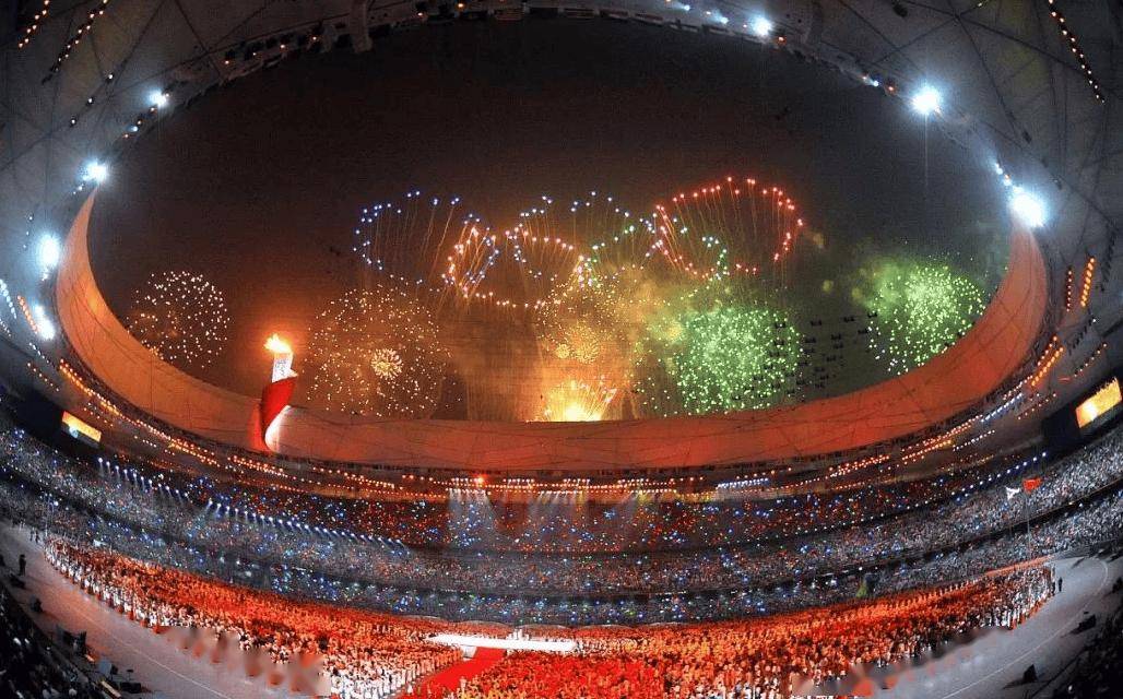 的奥运难忘瞬间,那年数万华人护圣火,现在看还是很燃_世界_国旗_赛场