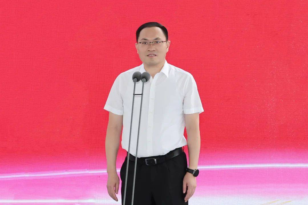 市委副书记,市长洪湖鹏宣布项目开工.