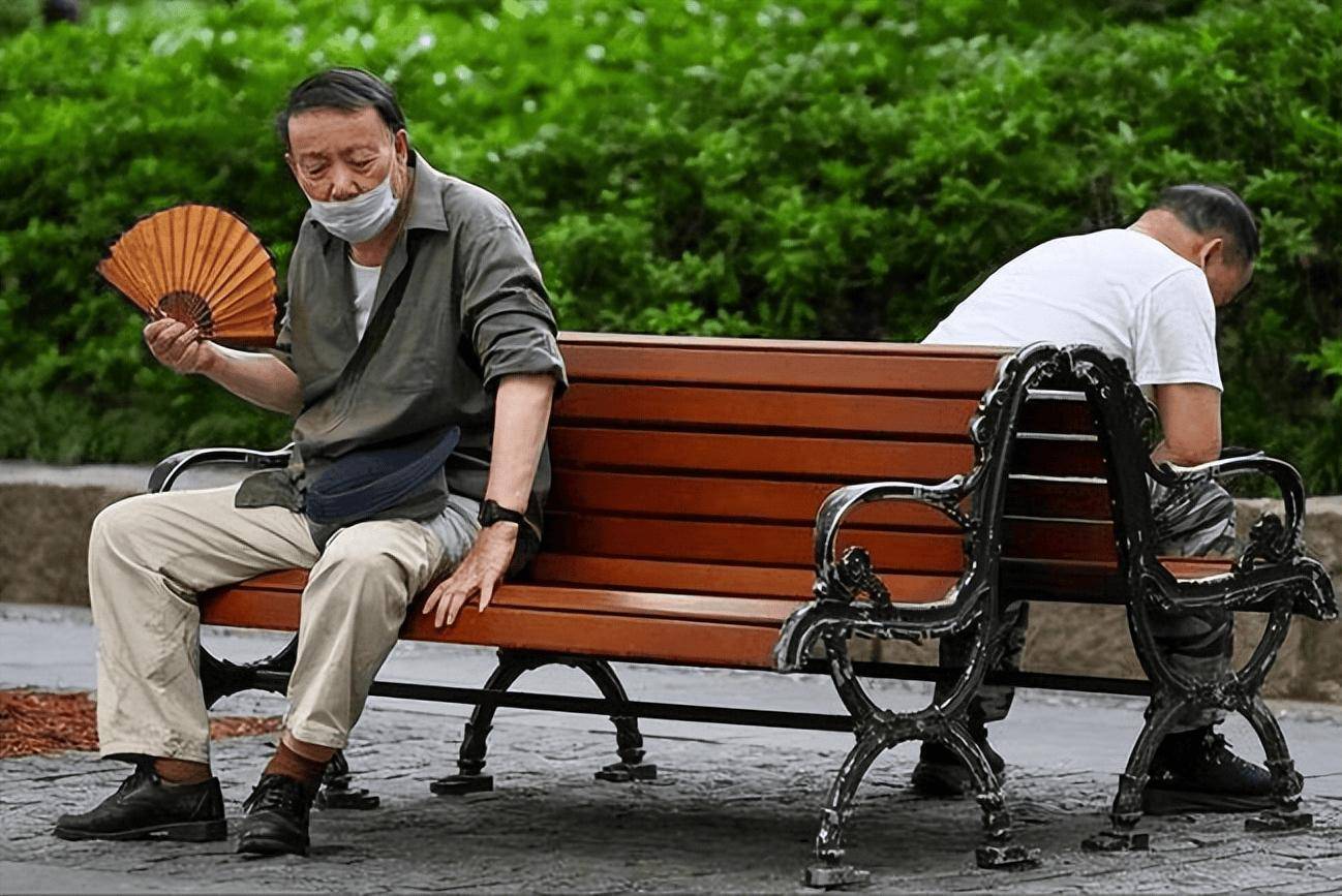 老年人吸年轻人的阳气图片