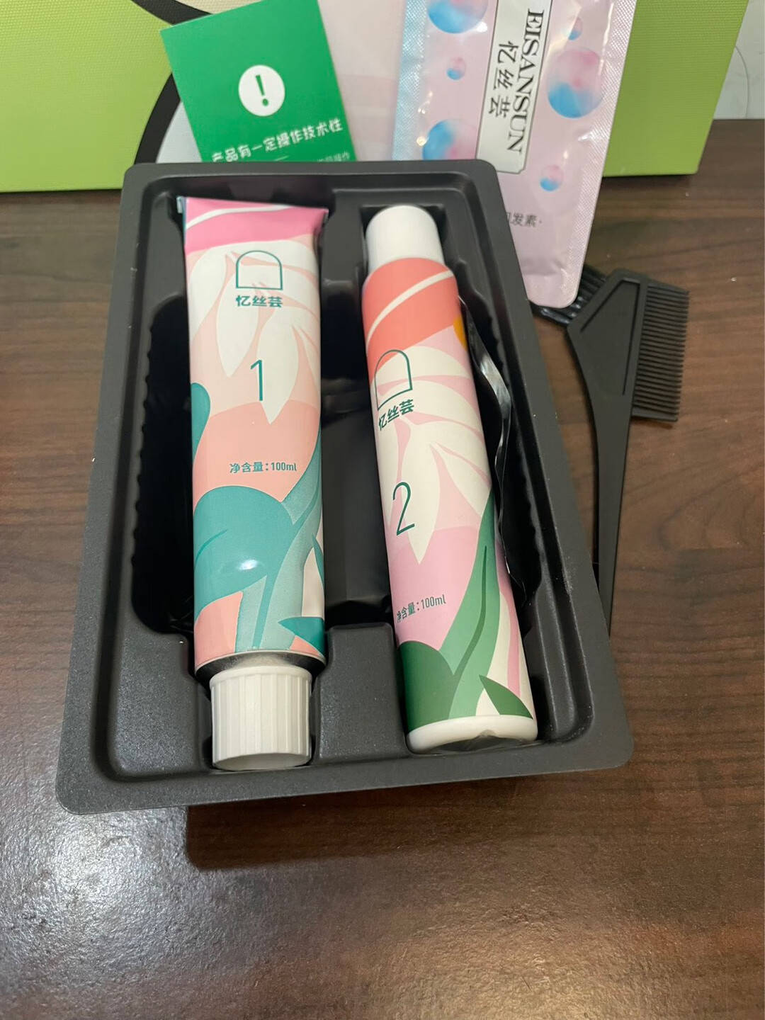 头发变得蓬松起来,色彩持久,不易掉色,让我每天都