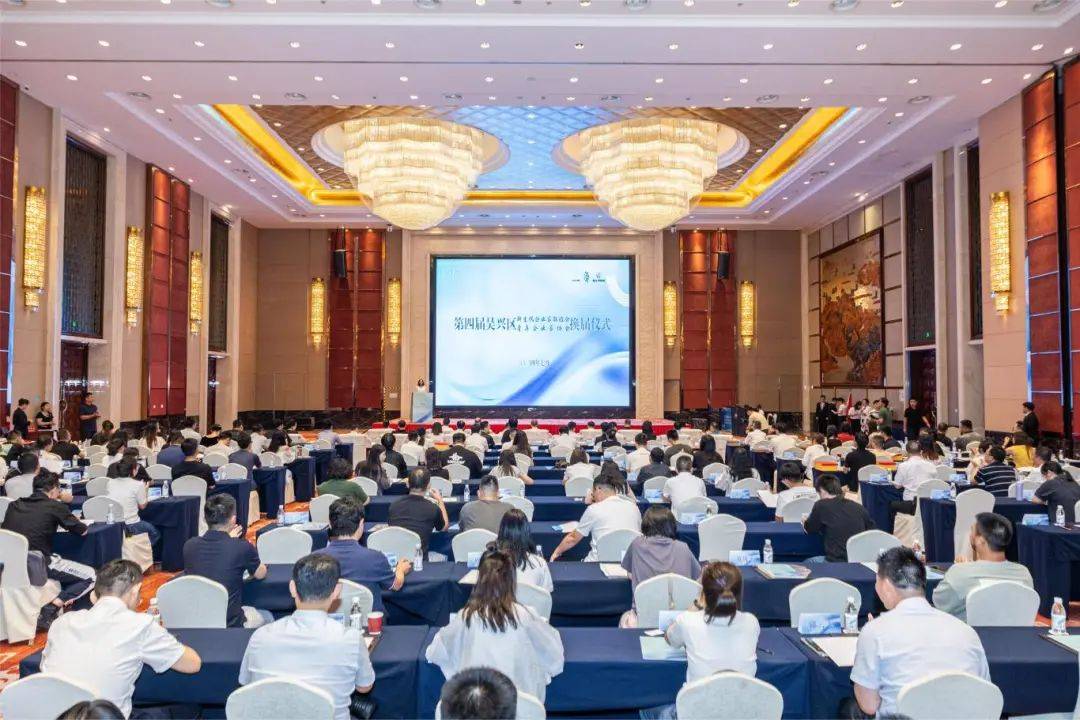 区领导张遵强,唐于建,钱旻,市工商联,团市委有关负责人等出席.