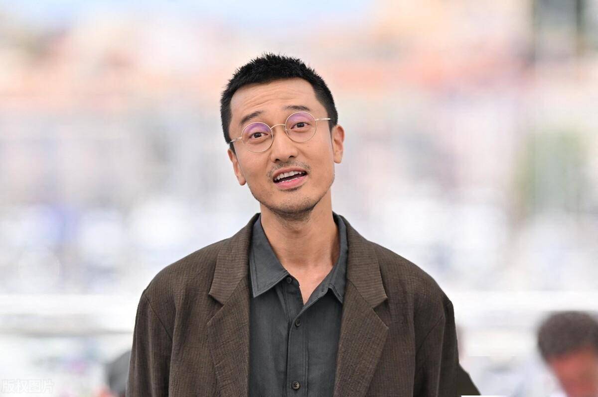 王传君 