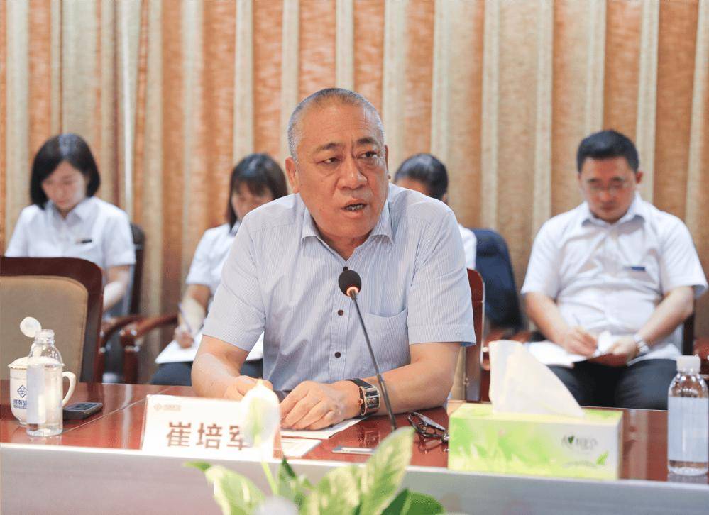 7月25号凌晨,攀华集团董事长李兴华分享了一段聚餐的视频,温馨感觉让