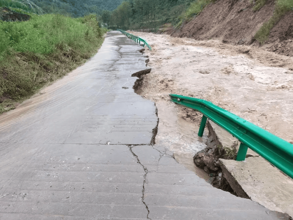 7·18甘肃暴雨图片