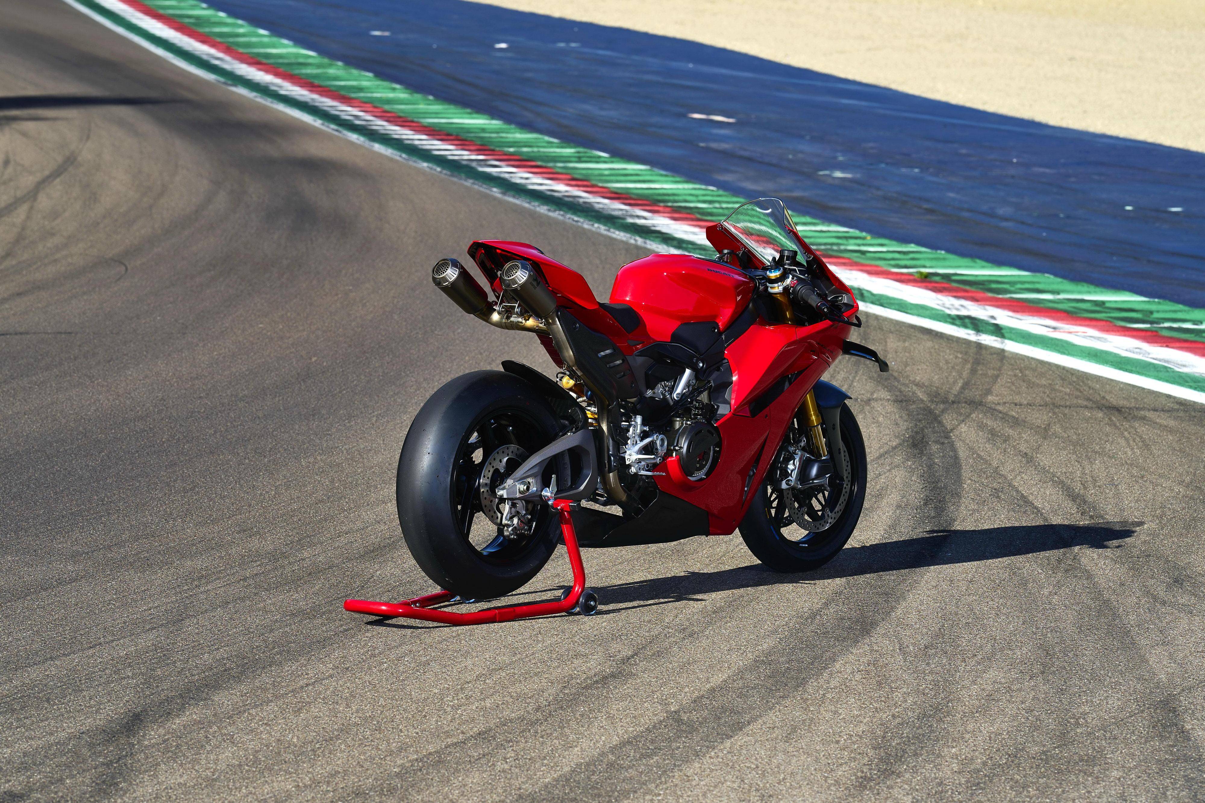 户外特写 杜卡迪新一代超级跑车 2025 panigale v4 s