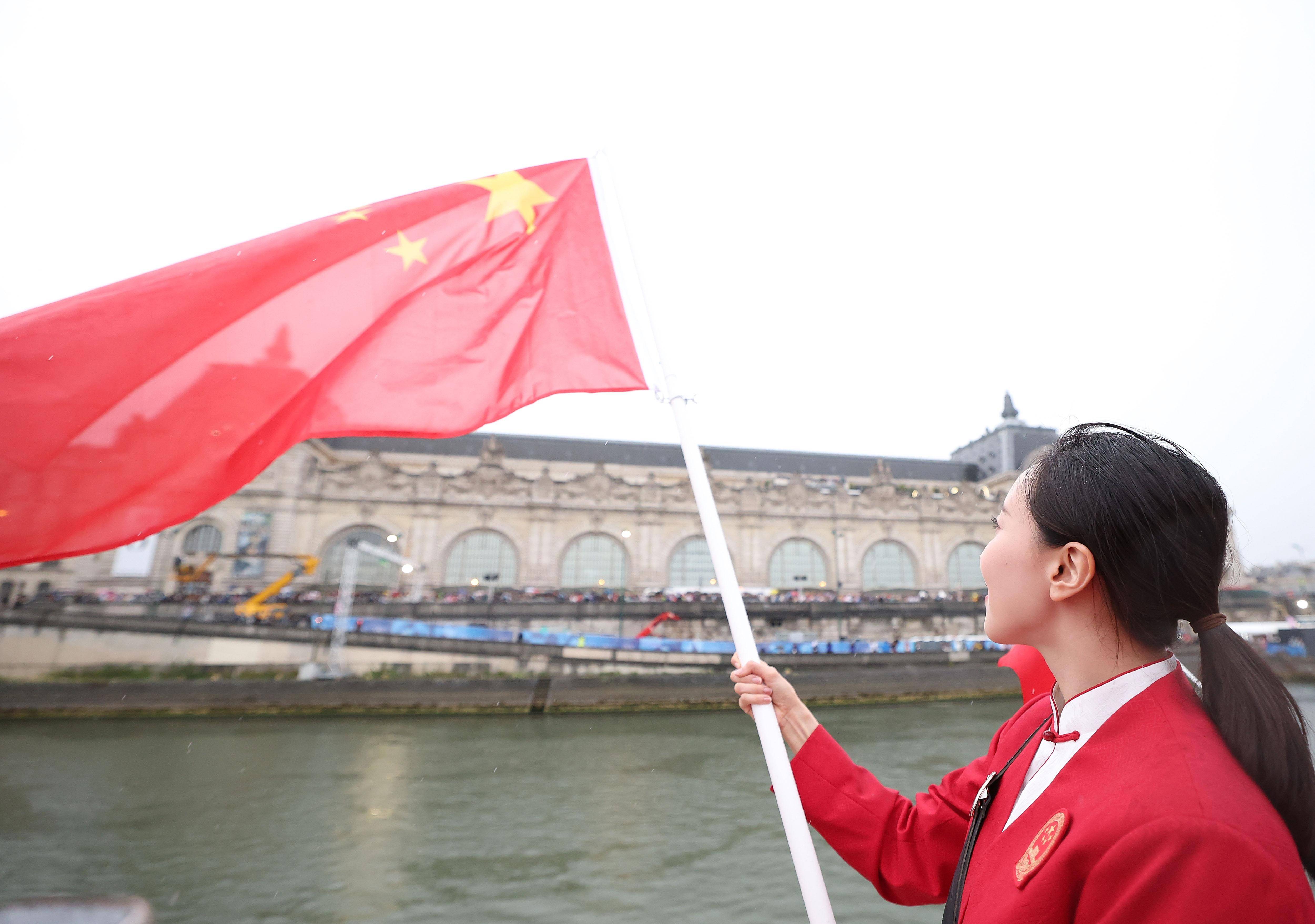 奥运会国旗升起图片=播放奥运会的国旗长什么样子