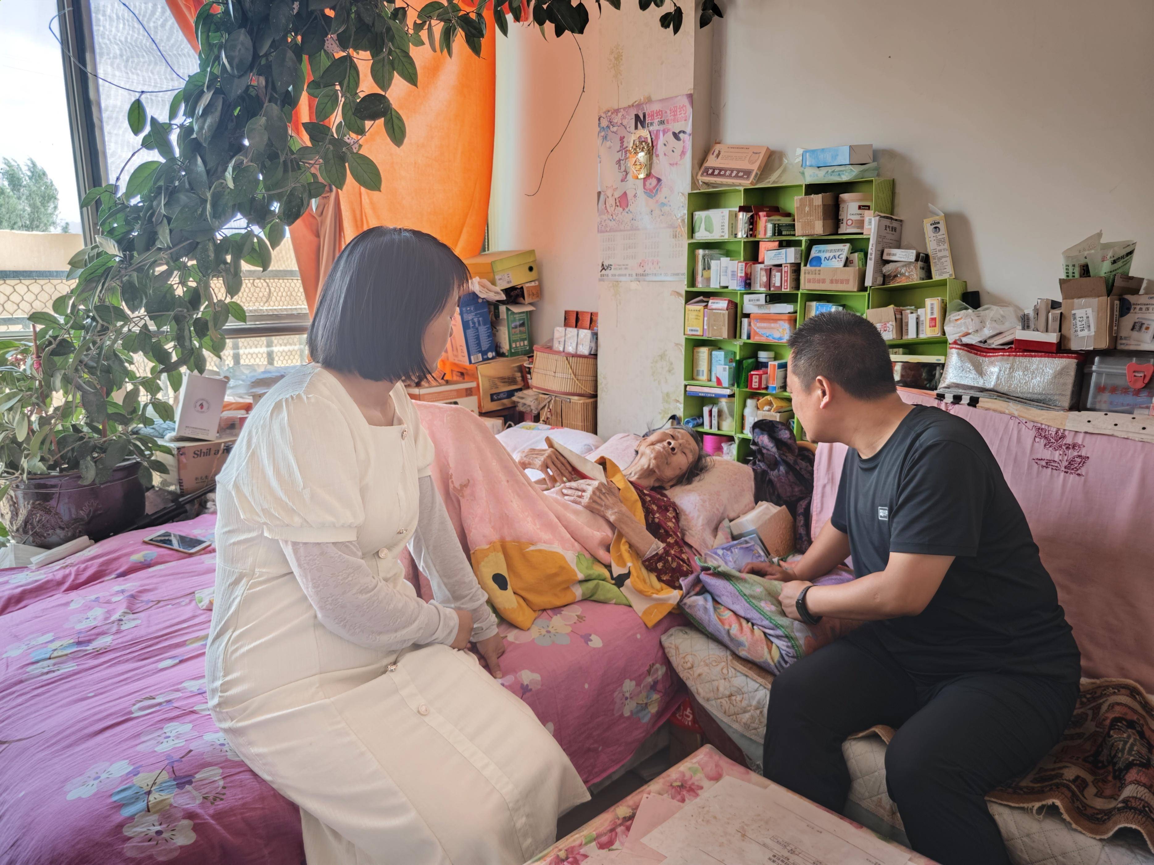 社区多措并举"靶向发力",开展"问需为民"走访活动,对辖区独居老人及