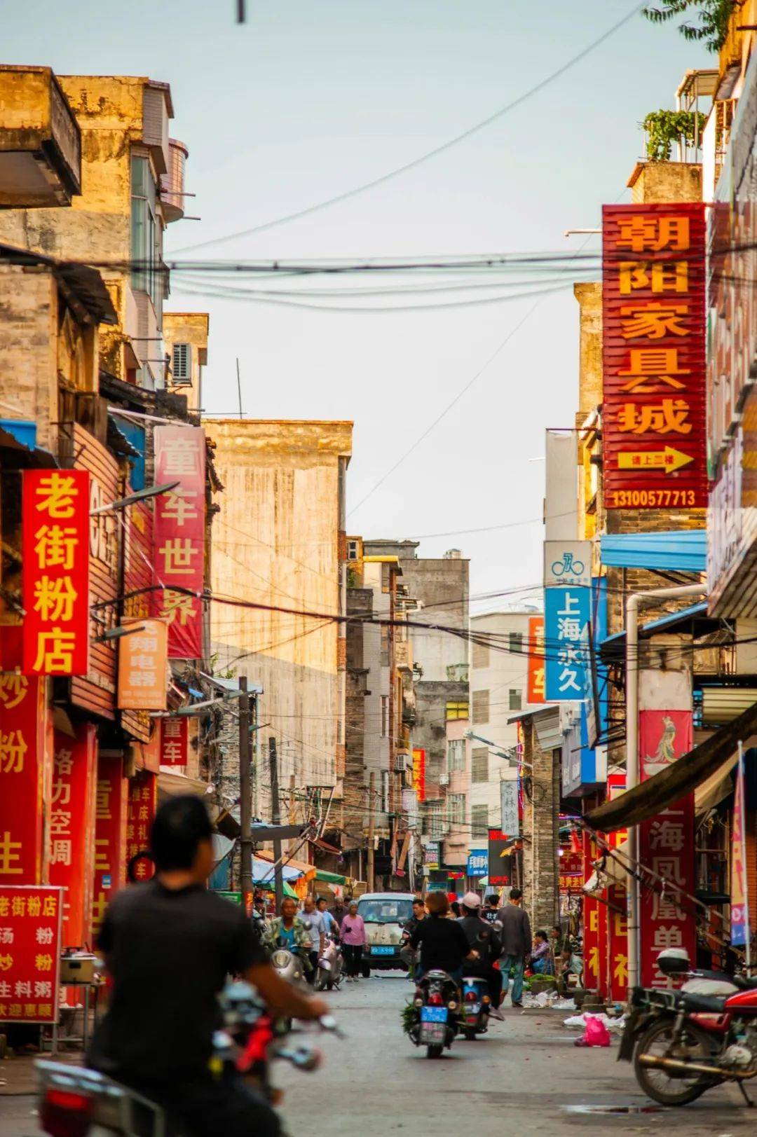 漫步在大安古镇的老街上享受时光暂停的静谧古朴的街巷中还保留着