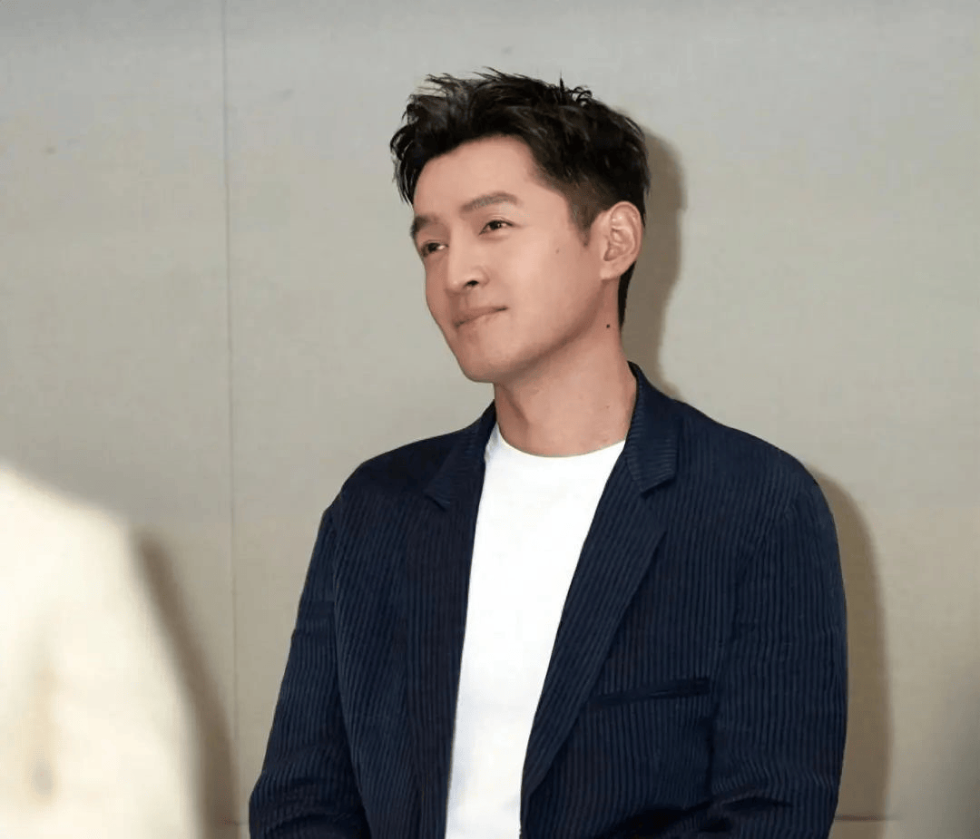 胡歌半夜发了一条图文,粉丝们看完痛心不已,他到底是怎么了?