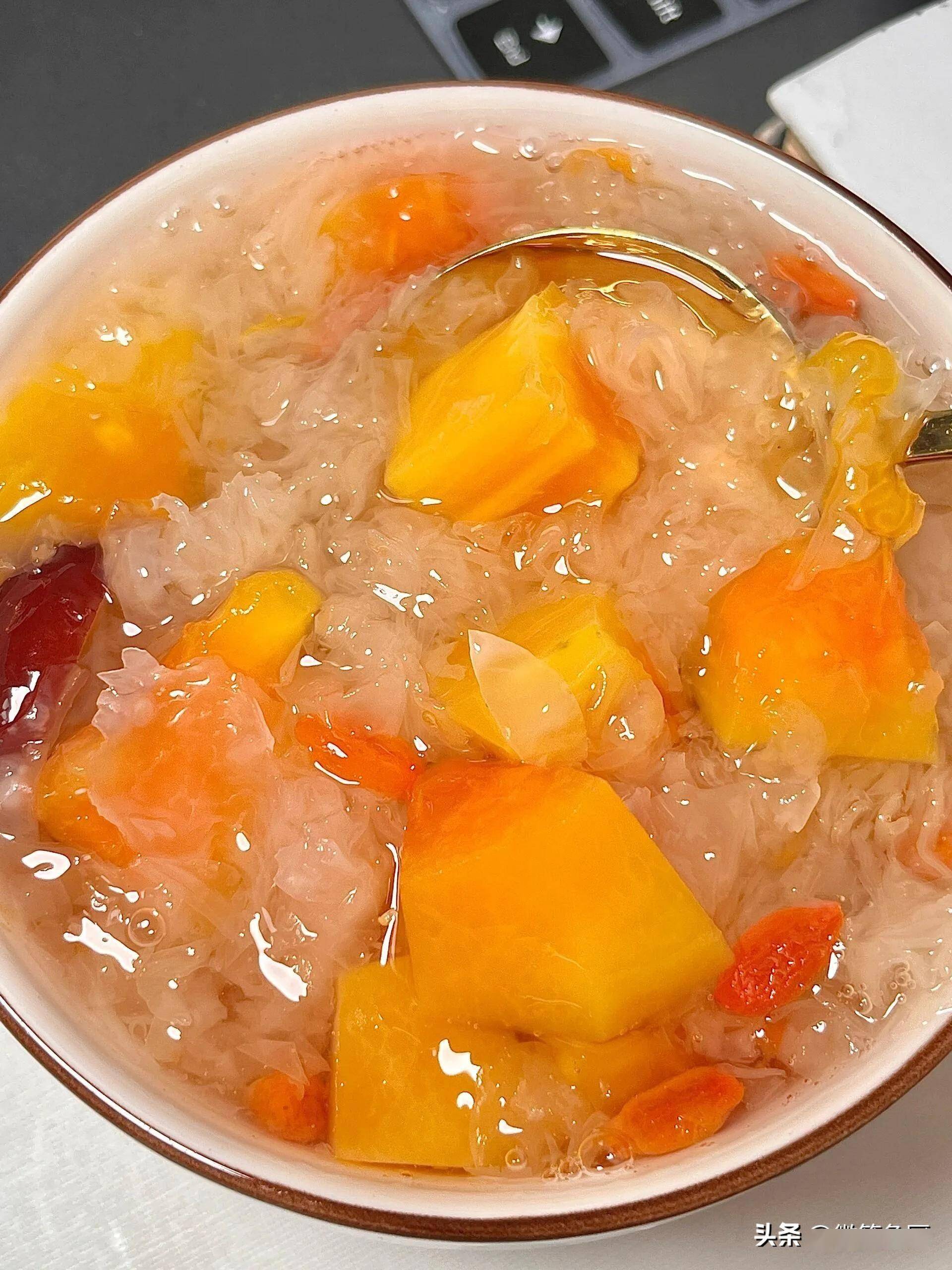 建议中老年,早餐喝牛奶不如吃它,补血补钙,骨骼强健,腿脚灵活