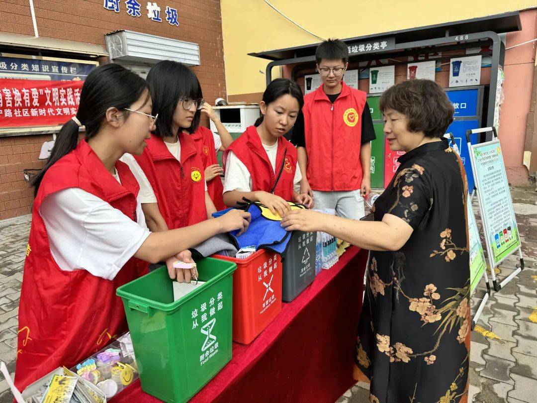 榆林开展"践行新时尚 分类实践行"垃圾分类宣传活动
